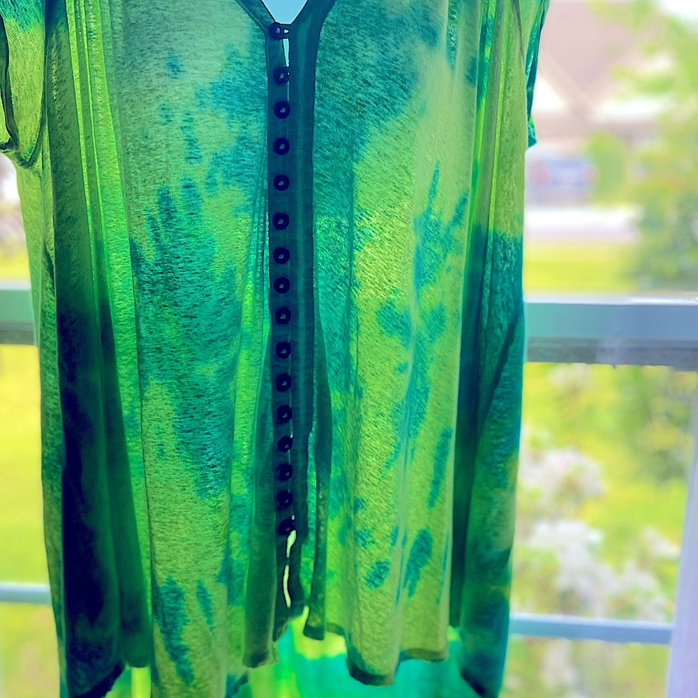 Free People light weight tie dye shirt